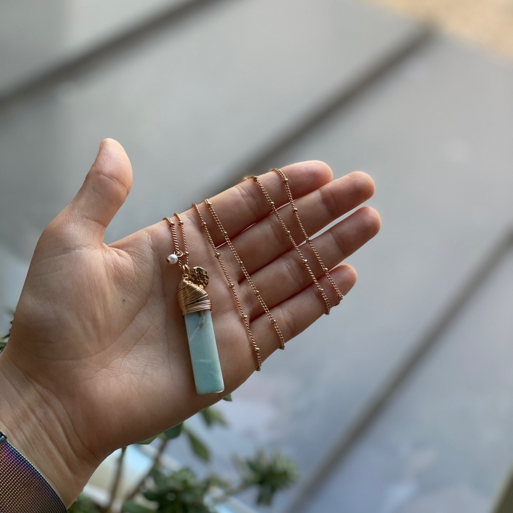 LONG GOLD NECKLACE WITH TURQUOISE STONE